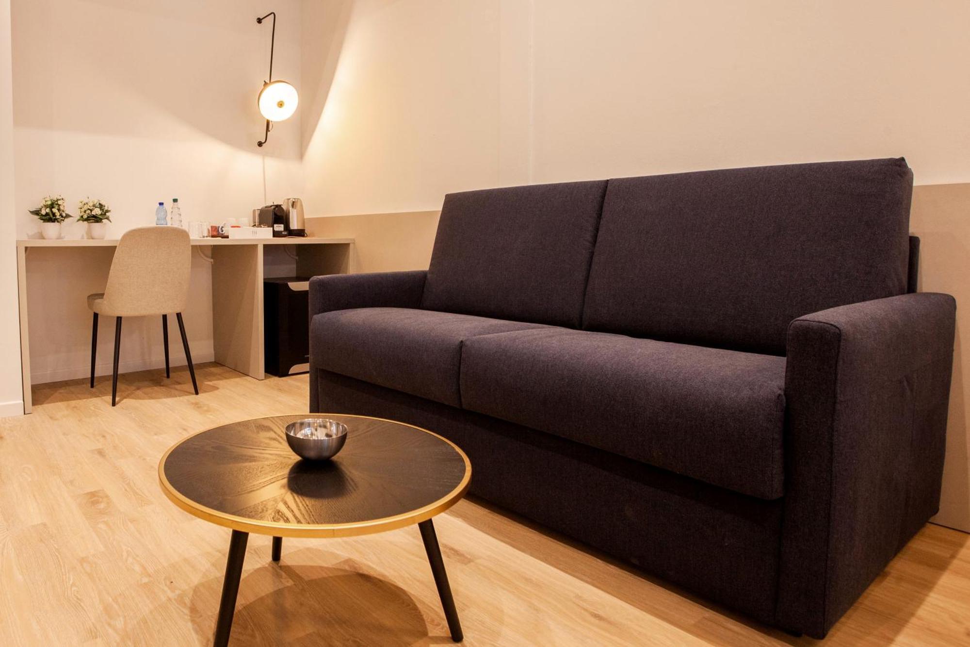 Cvm 19 Hotel Milan Bagian luar foto