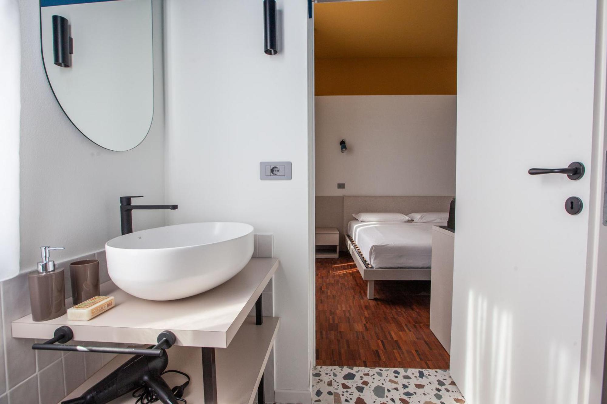 Cvm 19 Hotel Milan Bagian luar foto
