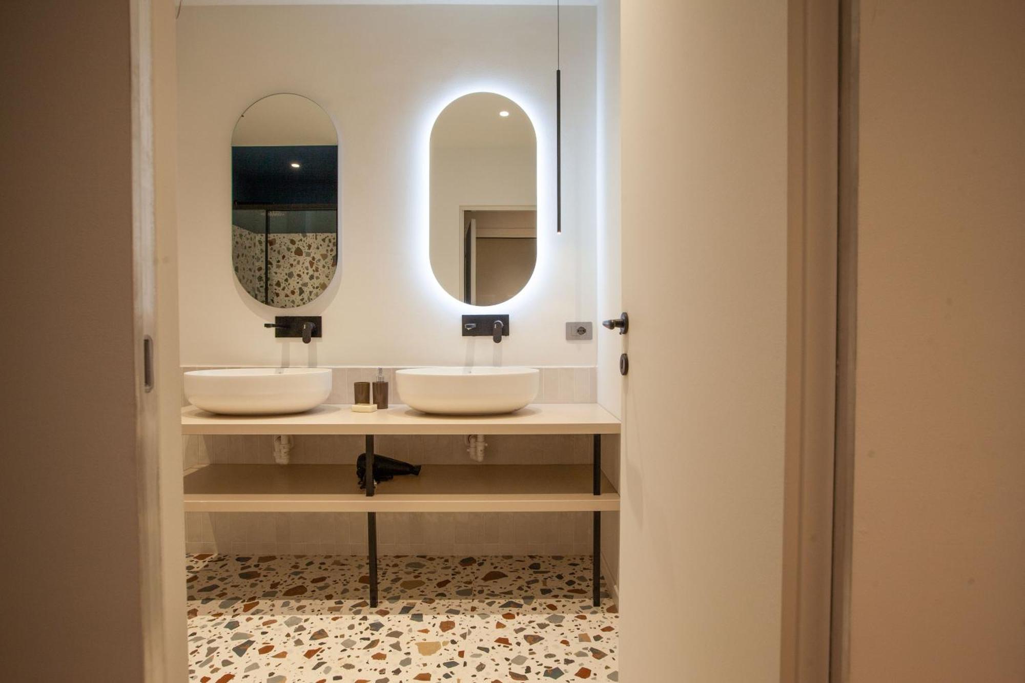 Cvm 19 Hotel Milan Bagian luar foto