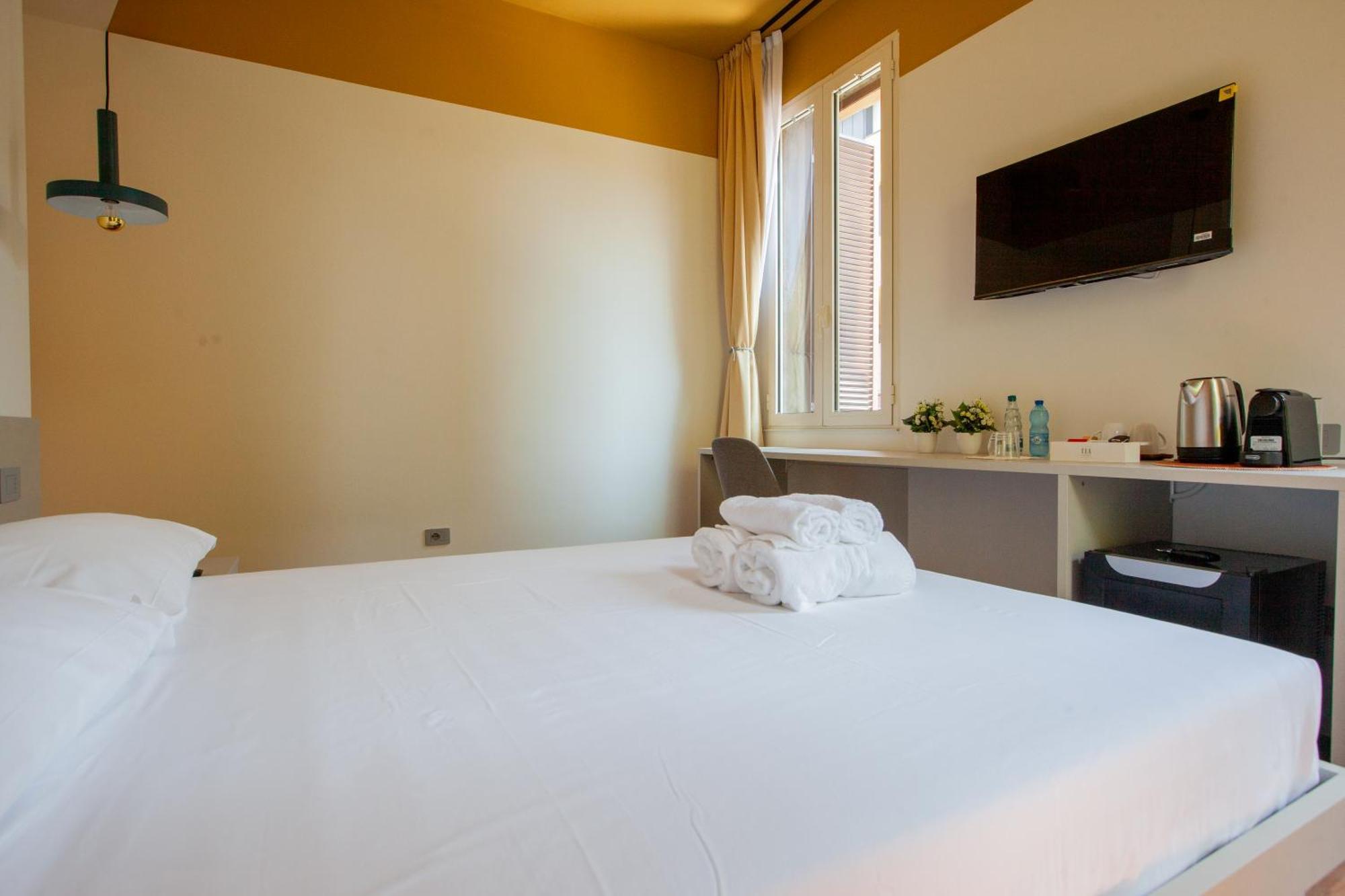 Cvm 19 Hotel Milan Bagian luar foto